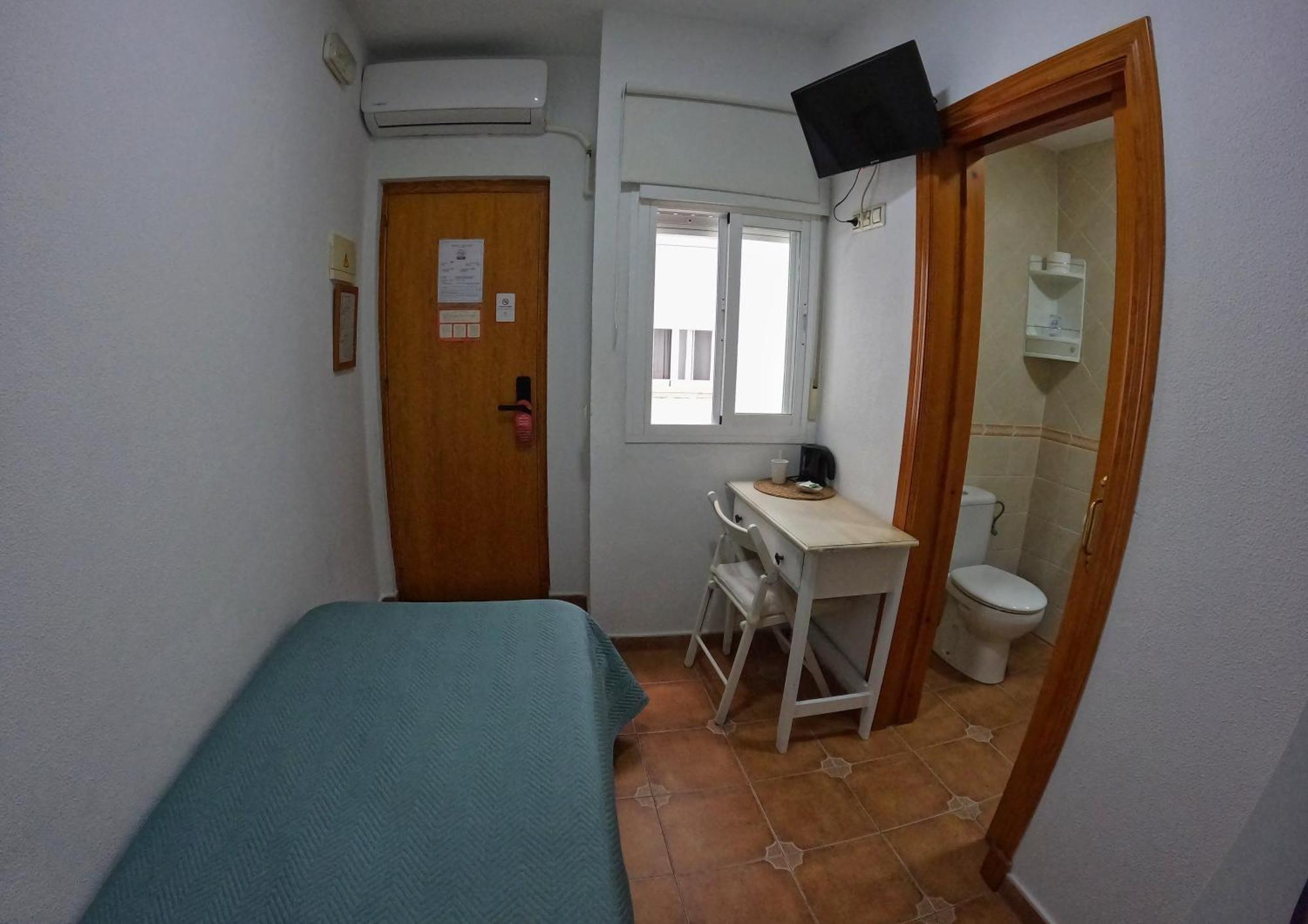 Hostal Canalejas Cádiz Exterior photo